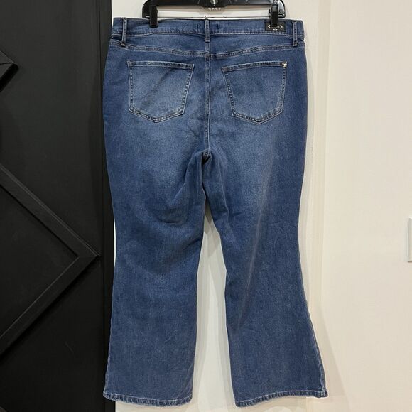 Nanette Lepore Belle High Rise Bootcut Jeans Floral Embroidery Size 16W - Picture 9 of 15